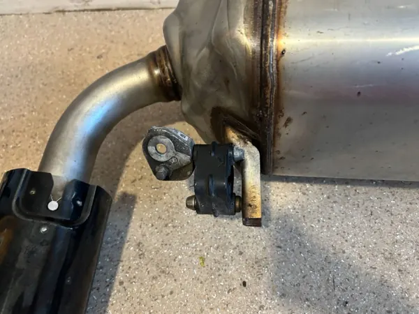 BMW 3 G20/21 Pakoputken Vaimenninputki OEM 7933800 image 8