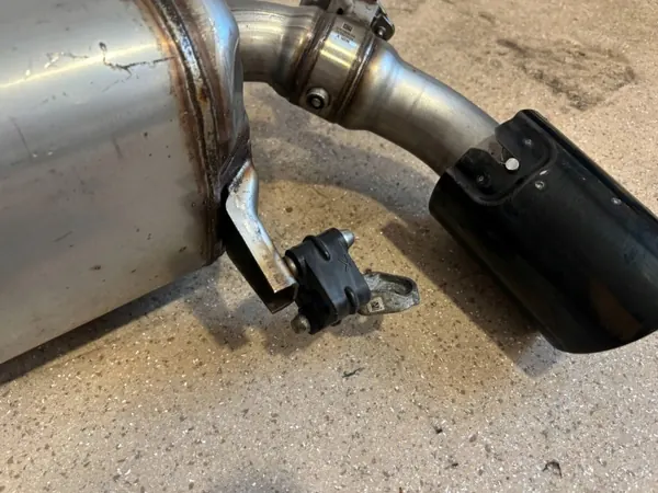 BMW 3 G20/21 Pakoputken Vaimenninputki OEM 7933800 image 9