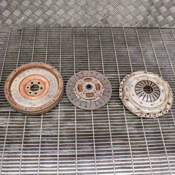 Conjunto de embreagem Skoda Superb II 1.6L 2012 03L141016J image 3