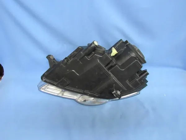 VW Passat B6 Ajovalot Vasen Oikea Hella OEM image 8