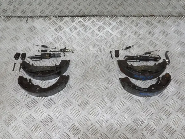 Suzuki Jimny 1.3 Remschoenen OEM - Links & Rechts image 2