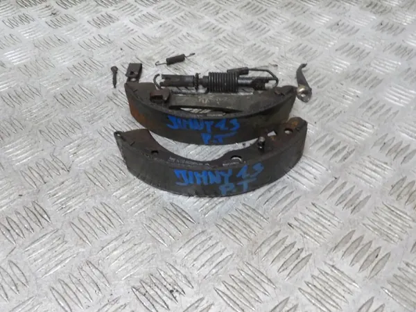 Suzuki Jimny 1.3 Remschoenen OEM - Links & Rechts image 3