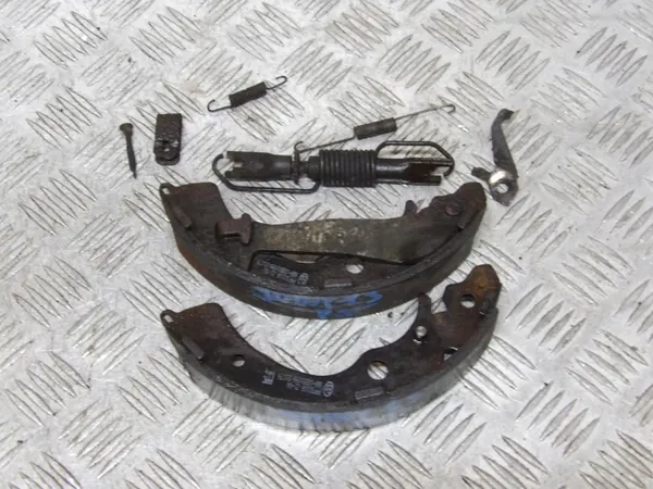 Suzuki Jimny 1.3 Remschoenen OEM - Links & Rechts image 4