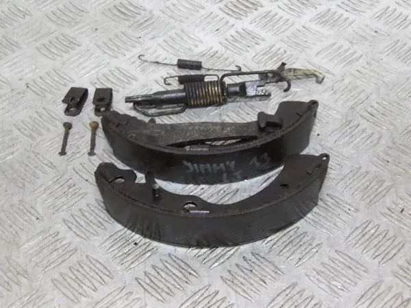 Suzuki Jimny 1.3 Remschoenen OEM - Links & Rechts image 5