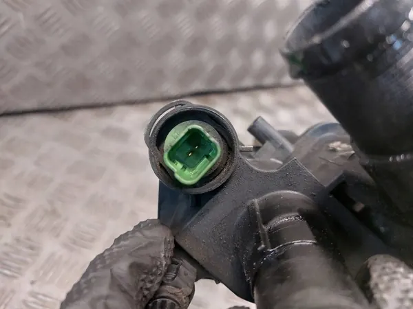 Carcasa de termostato + riel de agua Citroen Berlingo II 1.6 HDI image 5