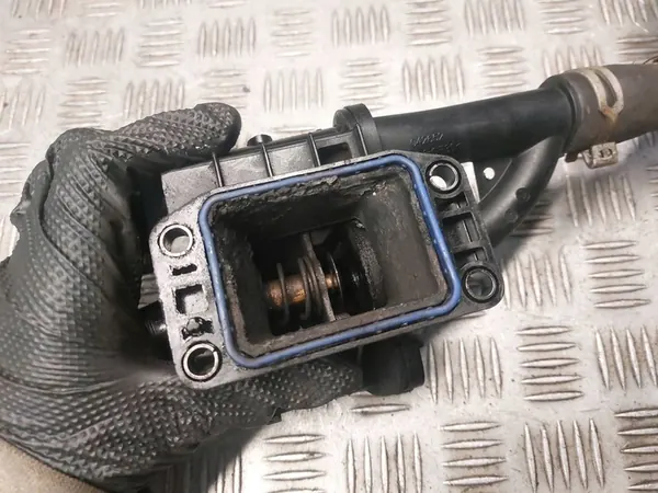 Carcasa de termostato + riel de agua Citroen Berlingo II 1.6 HDI image 7