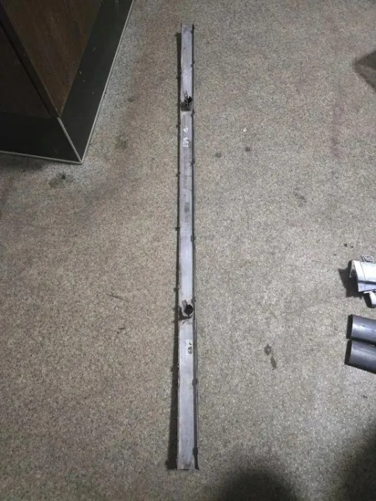 BMW E39 Sedã Para-choques Traseiro Faixa Central OEM 51127005943 image 3