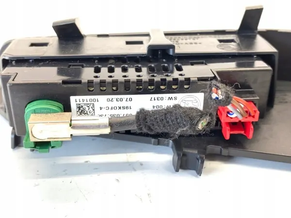 Tomada USB Skoda Kamiq 657035736 Conector Carregamento OEM image 3