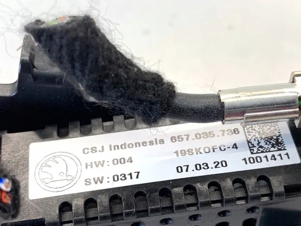 Tomada USB Skoda Kamiq 657035736 Conector Carregamento OEM image 4
