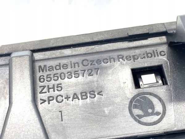 Tomada USB Skoda Kamiq 657035736 Conector Carregamento OEM image 5