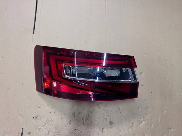 Luz Trasera Skoda Superb III 3V5945207A image 2