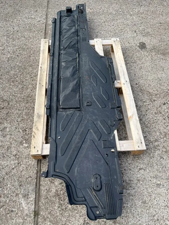 MERCEDES W205 Underredesskydd Vänster A2056841900 image 3