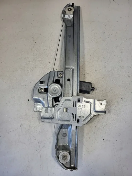 Citroen C3 III 2022 vänster framruta motor OEM 9813093880 image 2