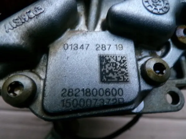 Pompe à huile d'occasion OEM 2821800600 Mercedes W177 image 3