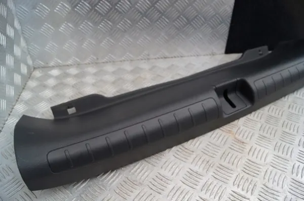 Honda Accord X Achtergordelkap OEM 84640-TVA-AO image 4