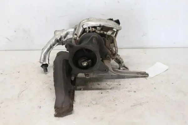Turbo d'occasion OEM K0353039700136 pour VW Passat B7 image 8