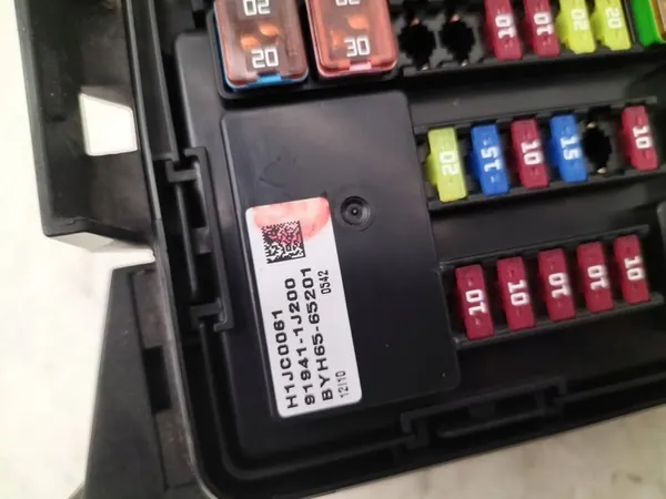 Caixa de fusíveis Hyundai i20 91941-1J200 image 7