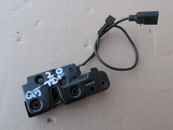 Audi Q5 I 8R 2012 Motorhuvudslås 8K0823509D image 2