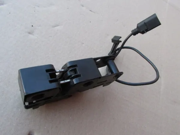 Audi Q5 I 8R 2012 Motorhuvudslås 8K0823509D image 3