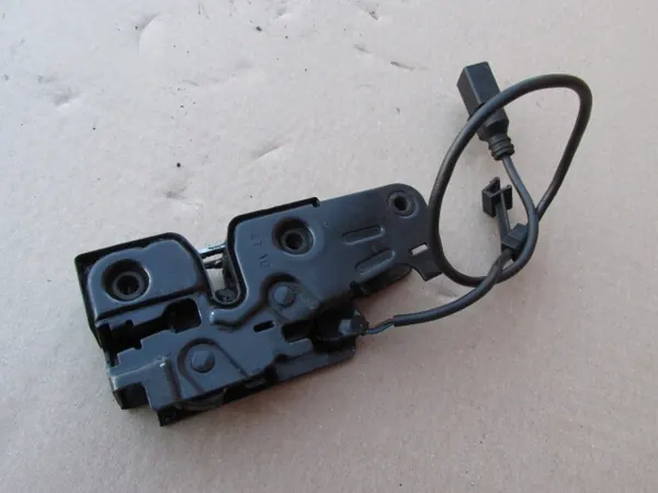 Audi Q5 I 8R 2012 Motorhuvudslås 8K0823509D image 4