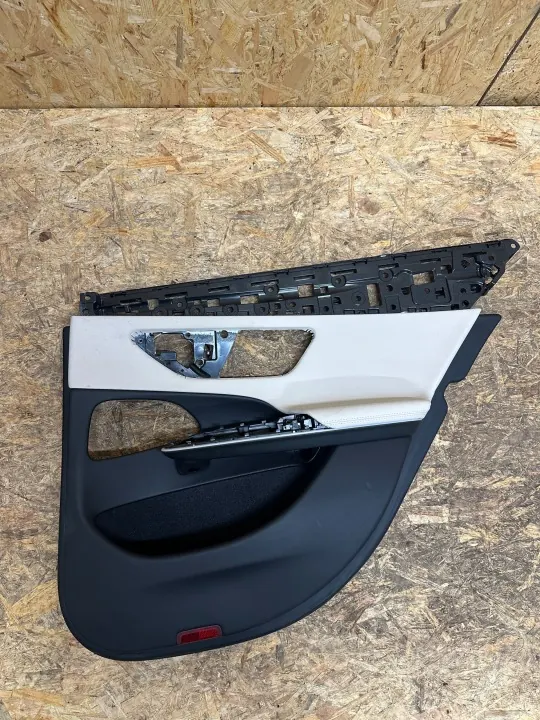 Tapicería lateral puerta trasera derecha OEM A214 - Mercedes Clase E image 2