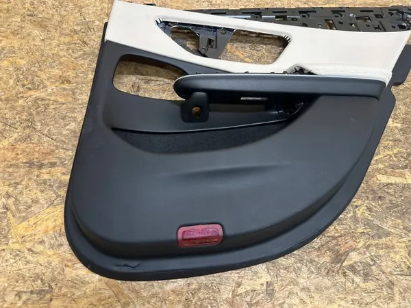 Tapicería lateral puerta trasera derecha OEM A214 - Mercedes Clase E image 5