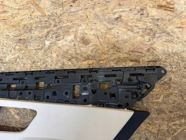 Tapicería lateral puerta trasera derecha OEM A214 - Mercedes Clase E image 6