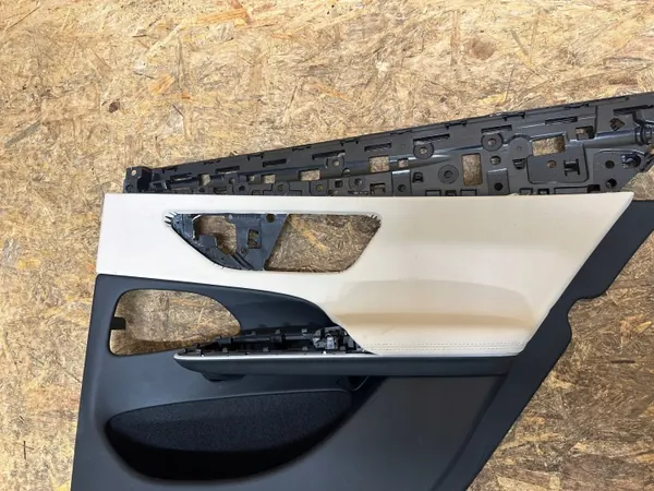 Tapicería lateral puerta trasera derecha OEM A214 - Mercedes Clase E image 7