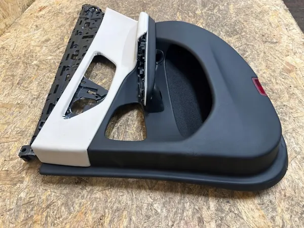 Tapicería lateral puerta trasera derecha OEM A214 - Mercedes Clase E image 8