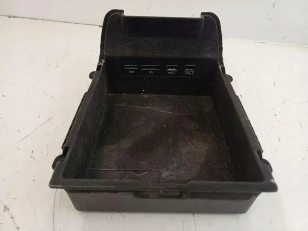 Puerto USB OEM 4N0035736A para Audi 2.0L Diésel image 2