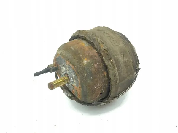 Volvo XC90 2004 Engine Mount Bracket OEM 8624754 image 4