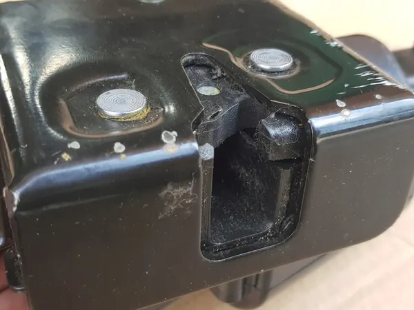 Baklucka Lås Opel Insignia A Kombi - OEM 13501872 image 9