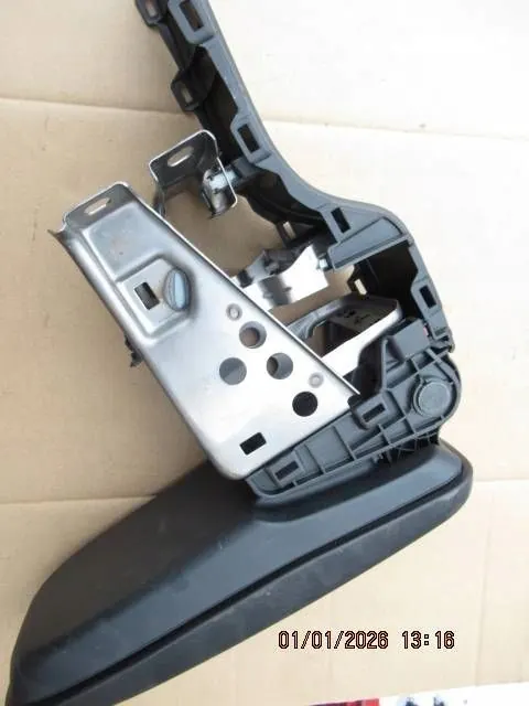 Leren armsteun OEM 58901-K0020 voor Toyota Yaris Cross image 3