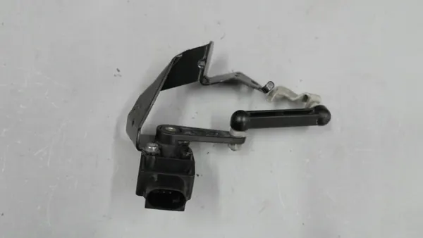 BMW F44 Strålkastarnivåsensor Höger Fram OEM 6887604 image 4