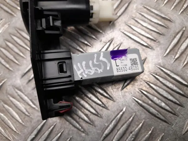 Toyota C-HR II 2024 USB-inmatningsenhet OEM 8553248030 image 3