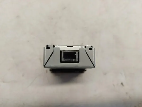 Puerto USB Lexus ES300H OEM 85532-60040 - Usado image 3