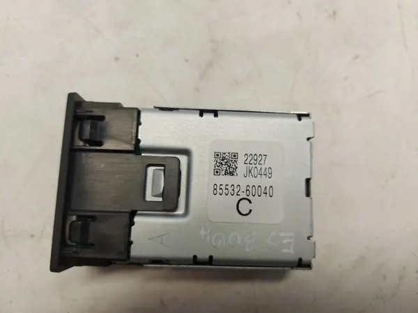Puerto USB Lexus ES300H OEM 85532-60040 - Usado image 4