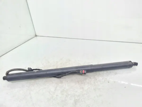 OEM 81A827851D Vänster bakluckdämpare Audi Q2 image 2