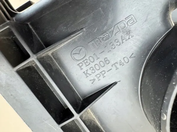 MAZDA CX-5 Carcasa del Filtro de Aire PY1A-133AX image 8