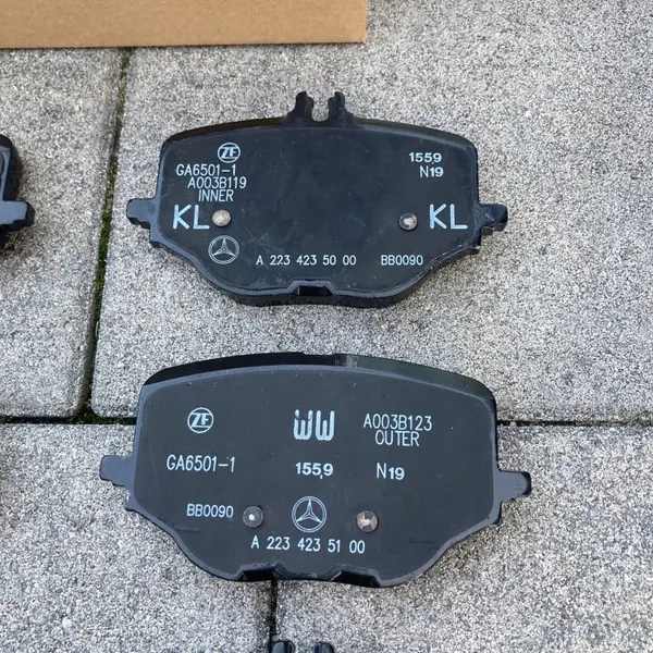 Mercedes S-Klass W223 Bakre Bromsbelägg OEM A2234235000 image 5