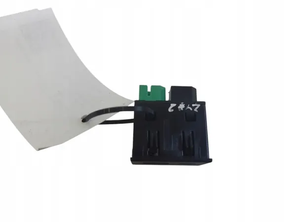 Prise USB OEM 352731420A pour Nissan Leaf II (ZE1) image 3