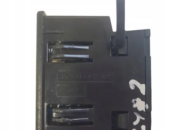 Prise USB OEM 352731420A pour Nissan Leaf II (ZE1) image 5