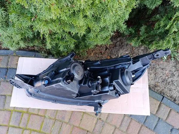 PEUGEOT 208 I LIFT Rechter Voorlamp image 5