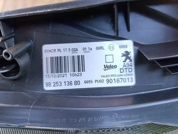 PEUGEOT 208 I LIFT Rechter Voorlamp image 7