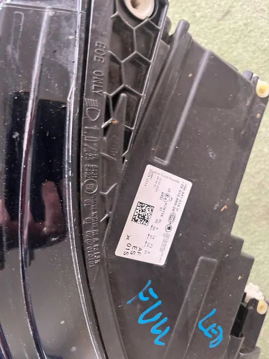 Skoda OE 255099 Farol Dianteiro Direito image 4