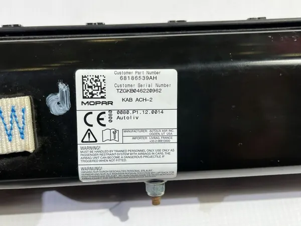 OEM 68186539AH Oikea polvipussi Chrysler Pacificalle image 6