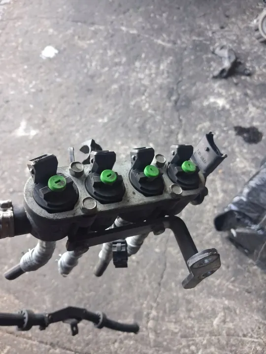 Rampe d'injection GPL OEM 036228 - État utilisé image 2