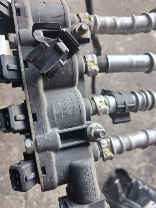 Rampe d'injection GPL OEM 036228 - État utilisé image 3