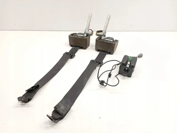 Linke & rechte Rücksitzgurte OEM 30661797 30661796 image 3