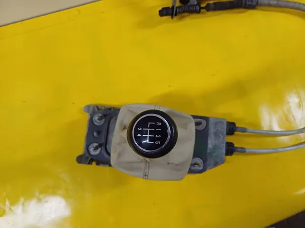 Volkswagen Polo IV 9N3 Gear Shift Mechanism Upper OEM 6Q0711061 image 3